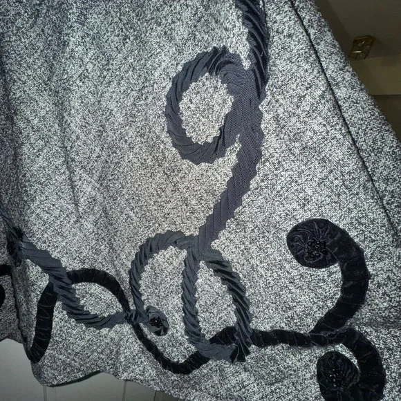 Dana Buchman Gray and Black A-Line Skirt - Picture 4 of 6